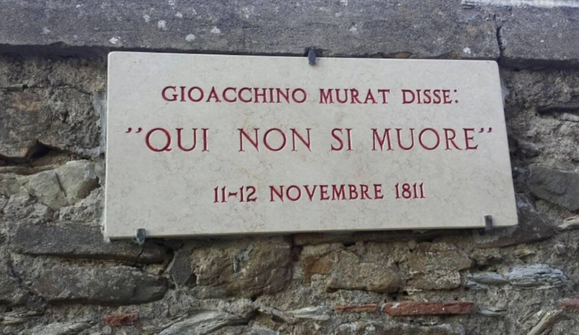 La lapide con la frase di Gioacchino Murat